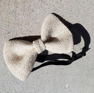 Bowtie beige burlap